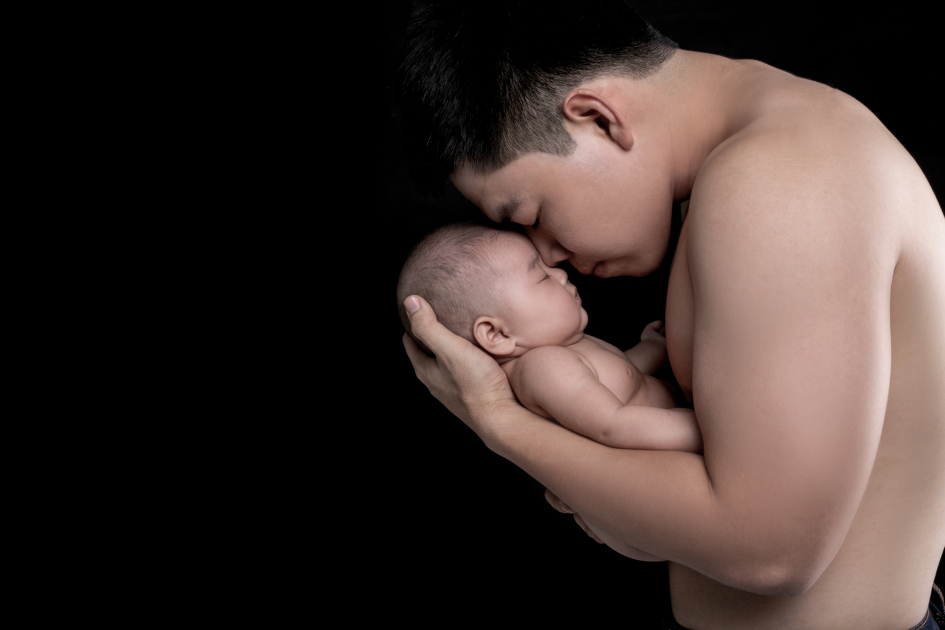 Cara menggendong bayi yang salah